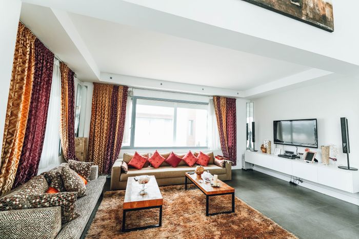 Laminate wood flooring in an Orlando living room